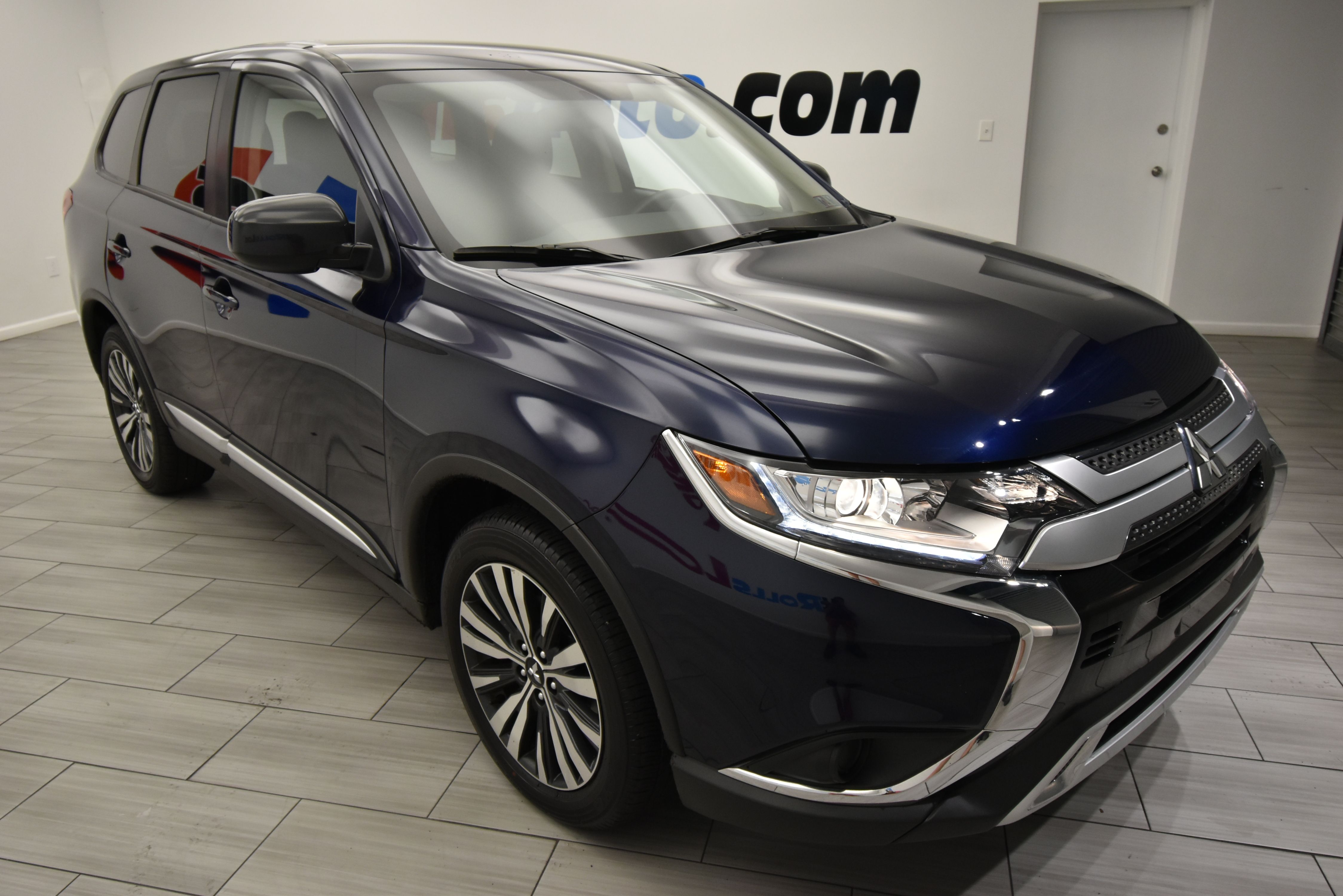 2020 Mitsubishi Outlander ES FWD Front Wheel Drive Sport Utility